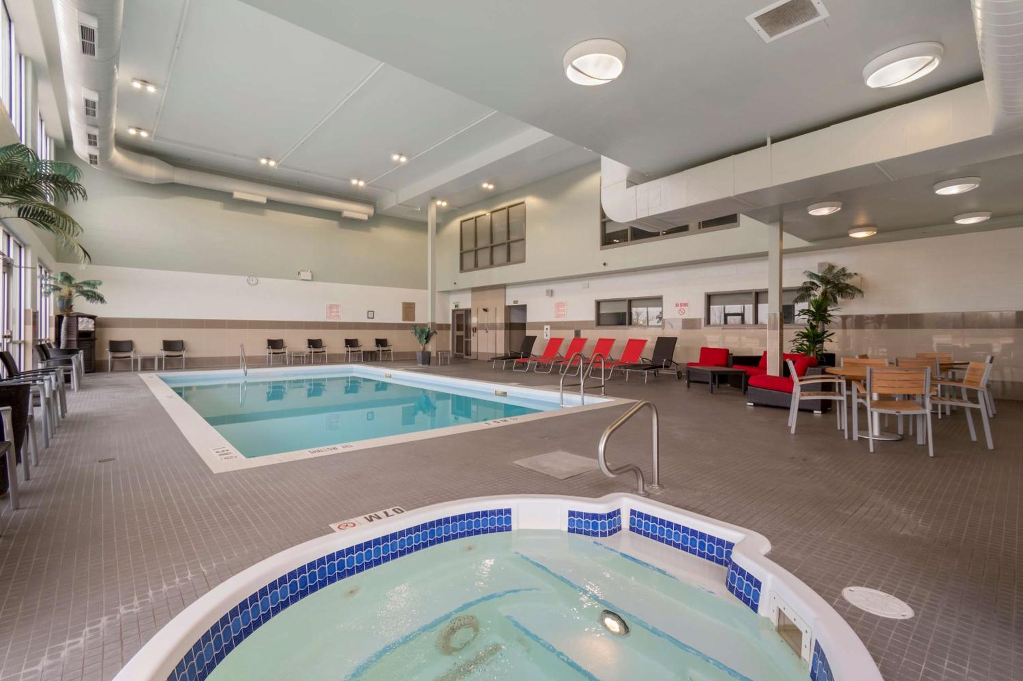 Best Western Plus Airport Inn & Suites Саскатун Экстерьер фото