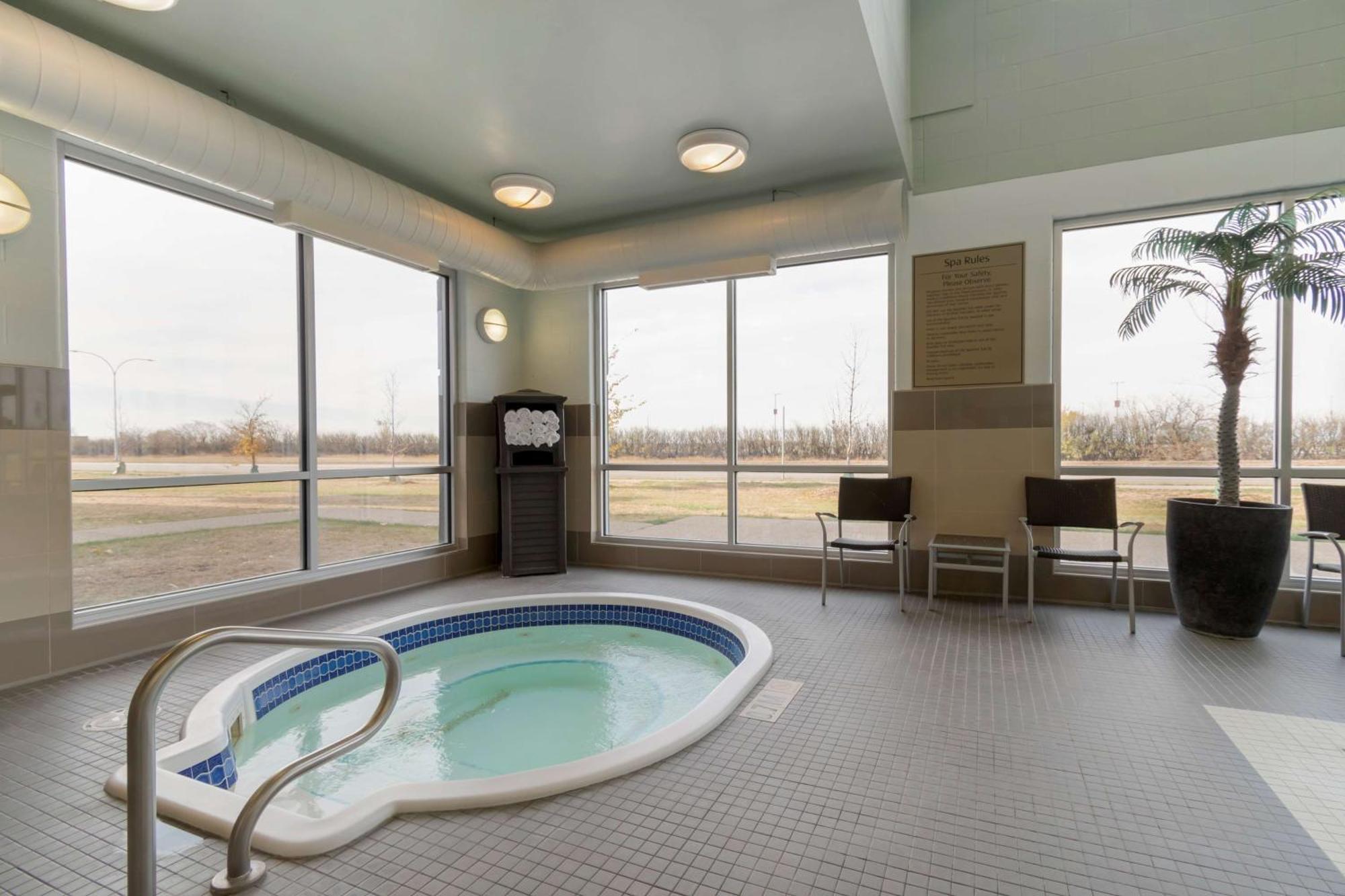 Best Western Plus Airport Inn & Suites Саскатун Экстерьер фото