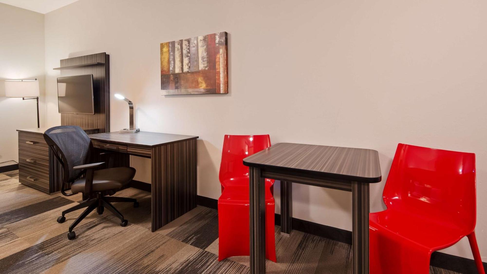 Best Western Plus Airport Inn & Suites Саскатун Экстерьер фото