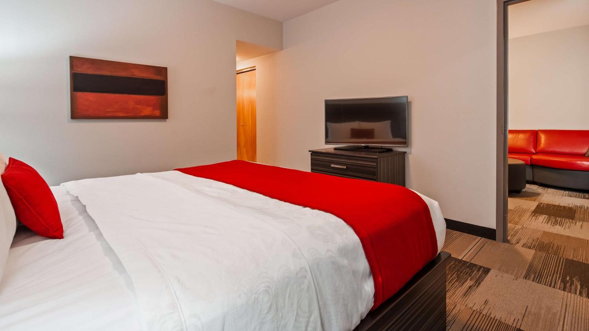 Best Western Plus Airport Inn & Suites Саскатун Экстерьер фото