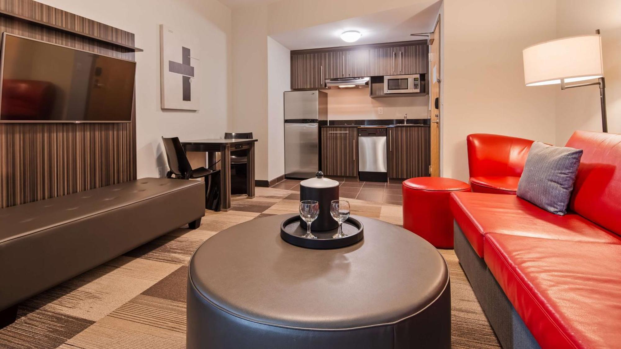 Best Western Plus Airport Inn & Suites Саскатун Экстерьер фото