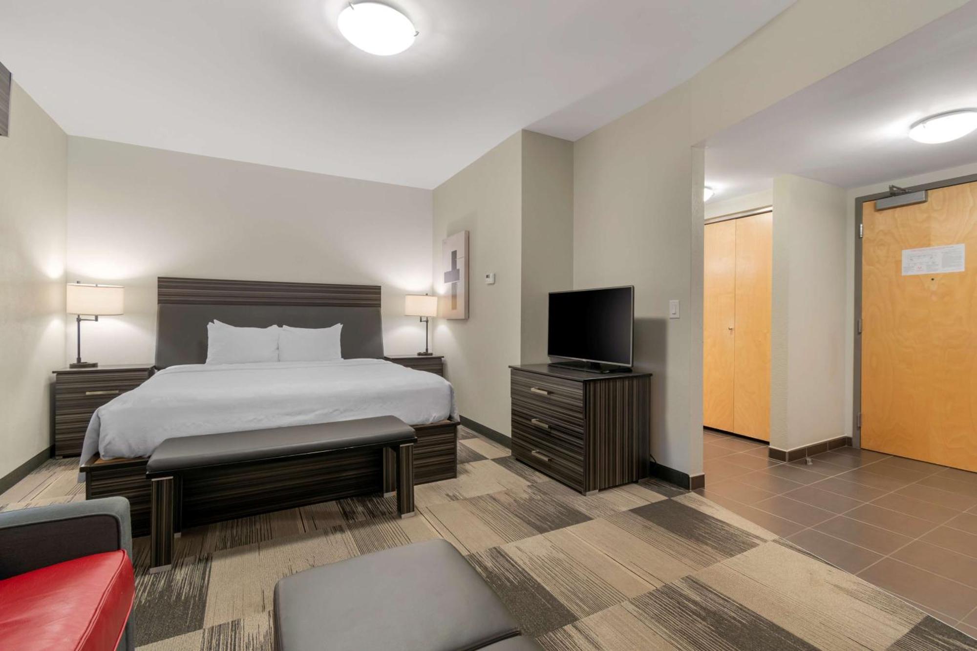 Best Western Plus Airport Inn & Suites Саскатун Экстерьер фото
