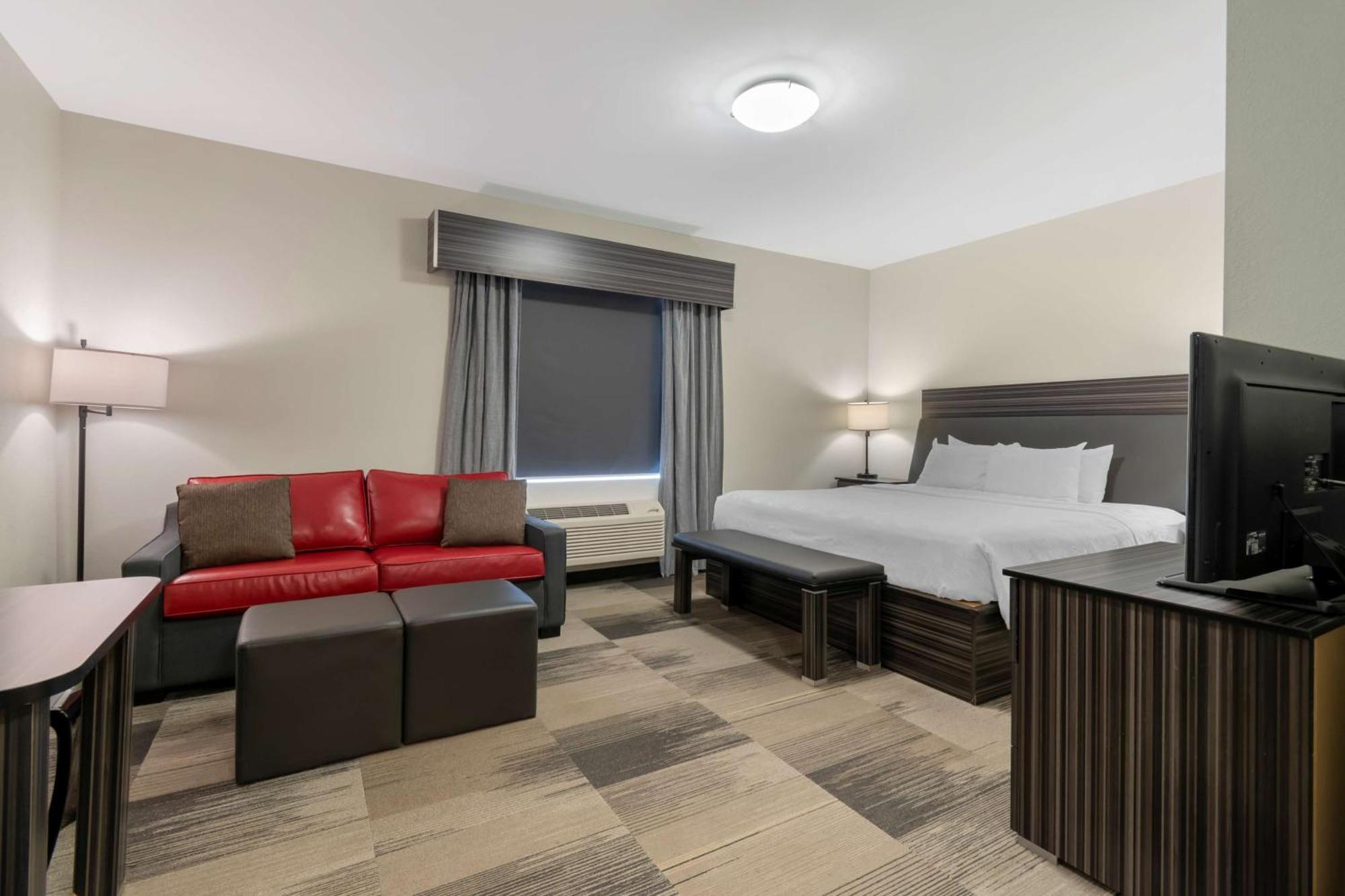 Best Western Plus Airport Inn & Suites Саскатун Экстерьер фото