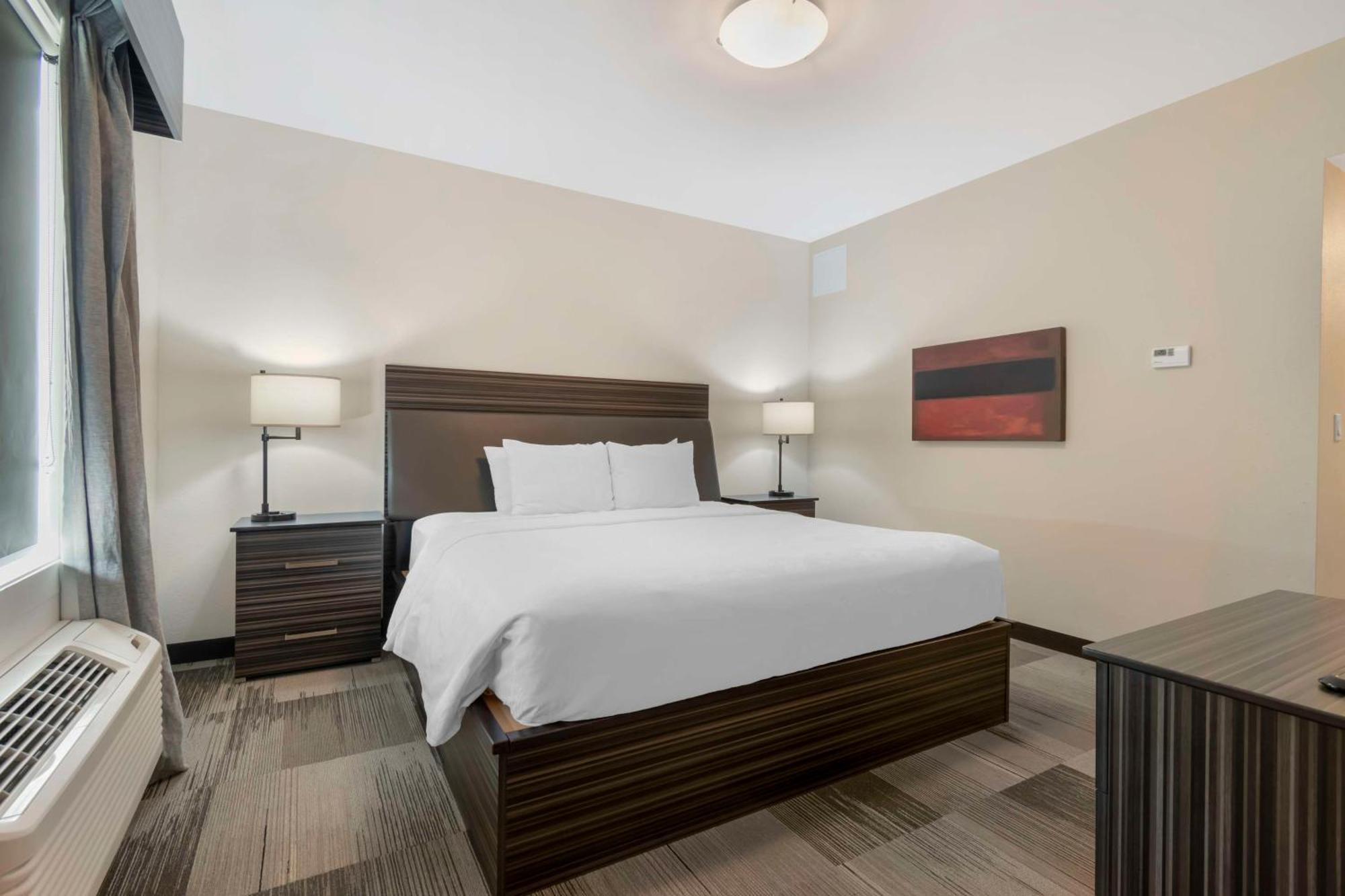 Best Western Plus Airport Inn & Suites Саскатун Экстерьер фото