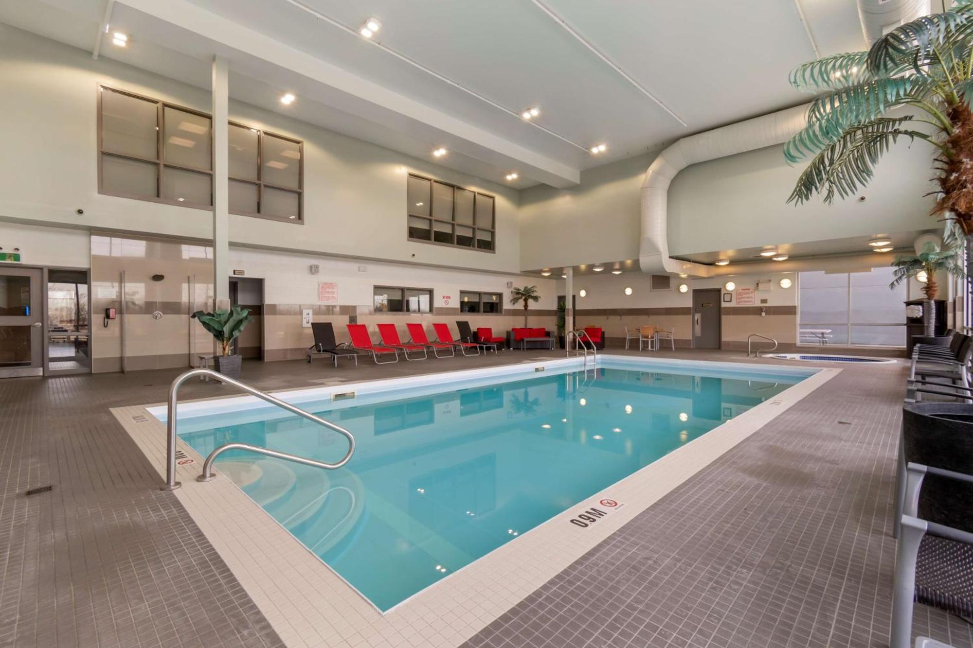 Best Western Plus Airport Inn & Suites Саскатун Экстерьер фото