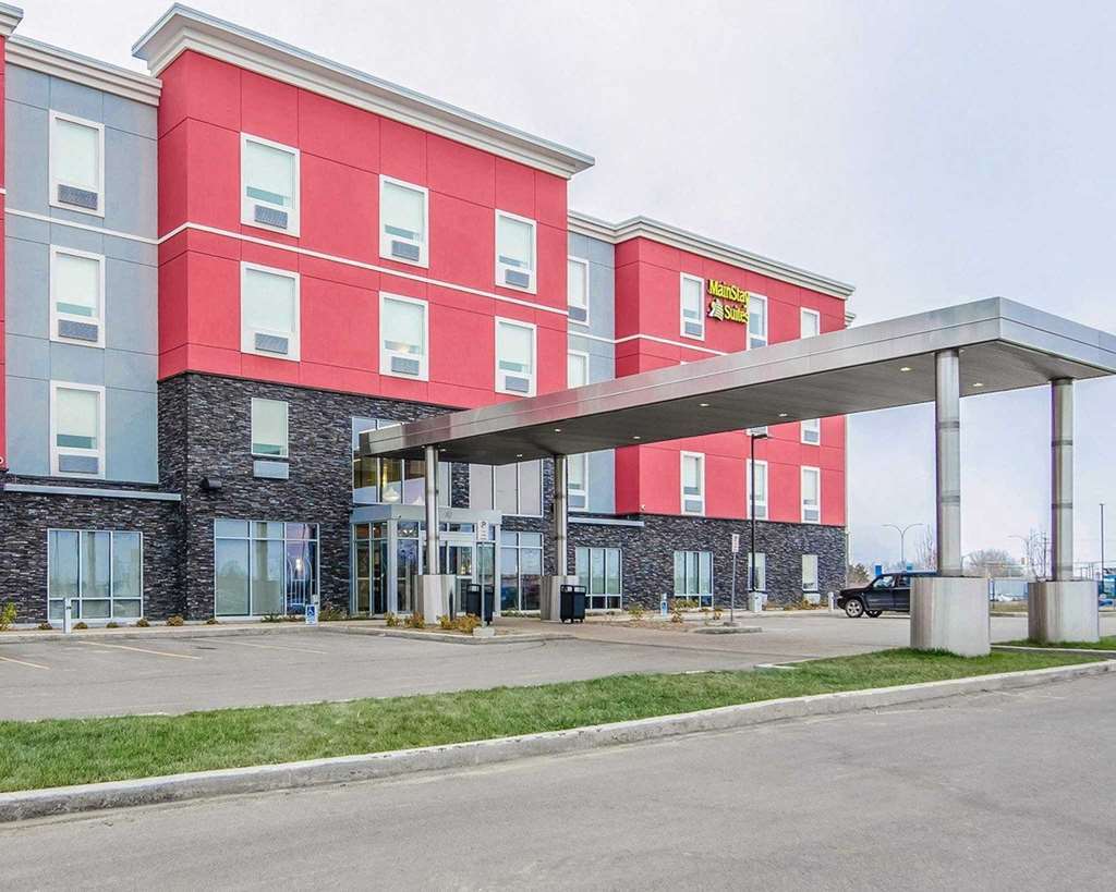 Best Western Plus Airport Inn & Suites Саскатун Экстерьер фото