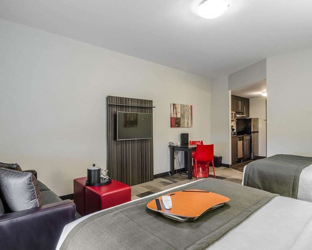 Best Western Plus Airport Inn & Suites Саскатун Номер фото
