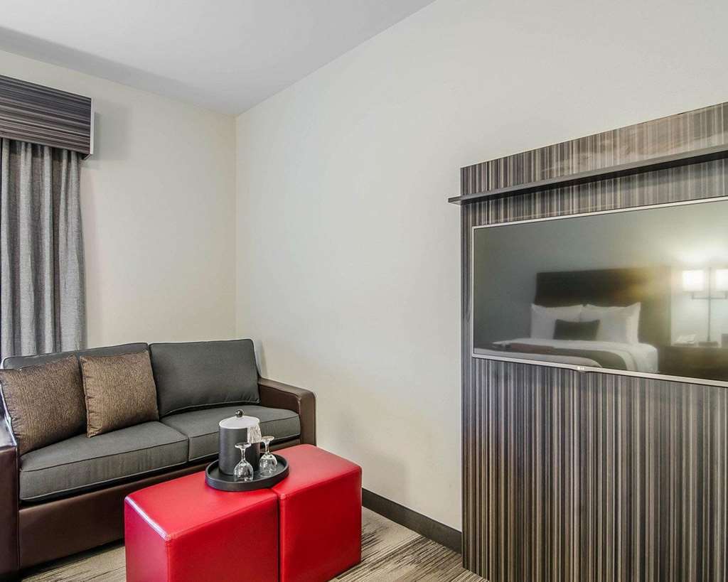Best Western Plus Airport Inn & Suites Саскатун Номер фото