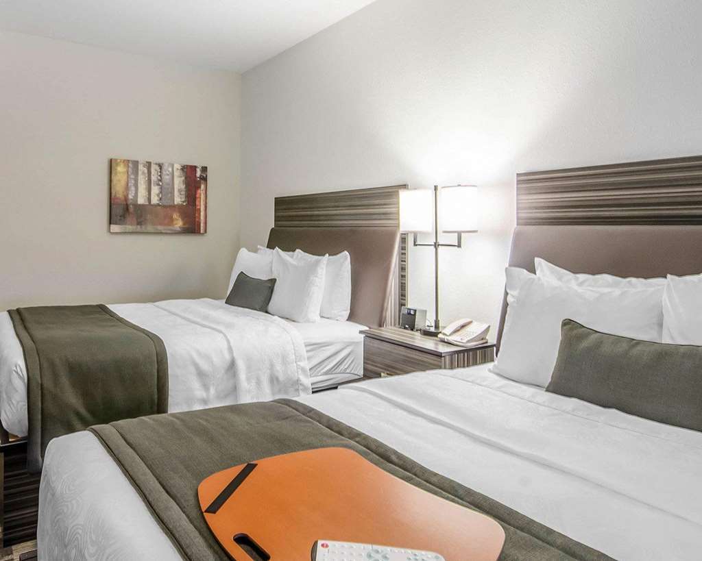 Best Western Plus Airport Inn & Suites Саскатун Номер фото