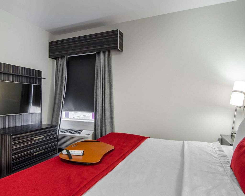 Best Western Plus Airport Inn & Suites Саскатун Номер фото