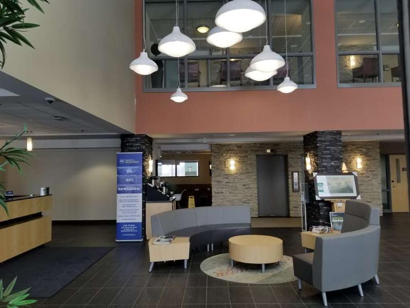 Best Western Plus Airport Inn & Suites Саскатун Экстерьер фото