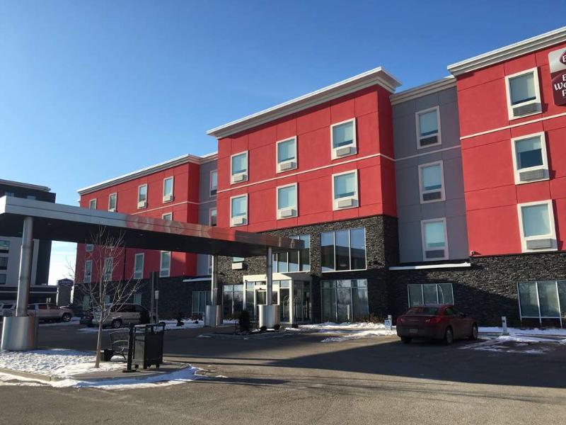 Best Western Plus Airport Inn & Suites Саскатун Экстерьер фото