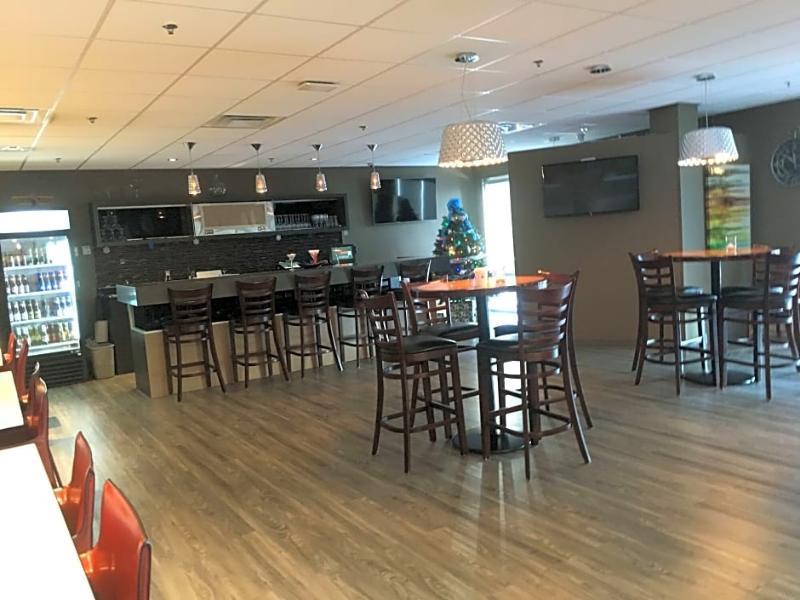 Best Western Plus Airport Inn & Suites Саскатун Экстерьер фото
